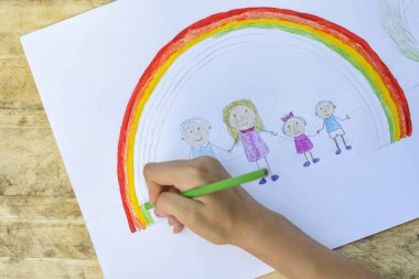 Çocuk el çizimi bir fırça ve boya ile boyayın. Üstten görünüm