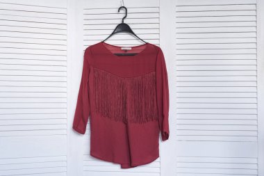 Bordeaux bluz ile saçak