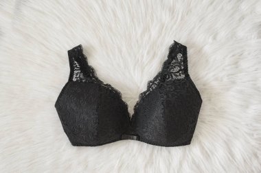 Moda kavramı. Siyah dantel korse üzerinde beyaz kürk