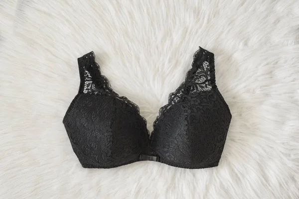 Moda kavramı. Siyah dantel korse üzerinde beyaz kürk