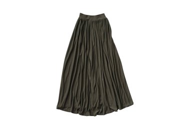 Uzun haki etek düz yatıyordu. Moda kavramı. Beyaz arka plan üzerinde izole.