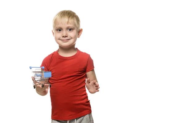 Концепція Покупок Блондинка Милий Маленький Усміхнений Хлопчик Червоній Футболці Тримає — стокове фото