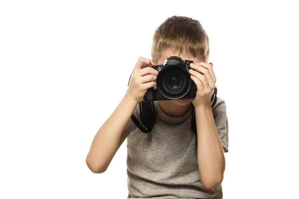 Junge Fotografiert Mit Der Kamera Porträt Isolieren Auf Weißem Hintergrund — Stockfoto