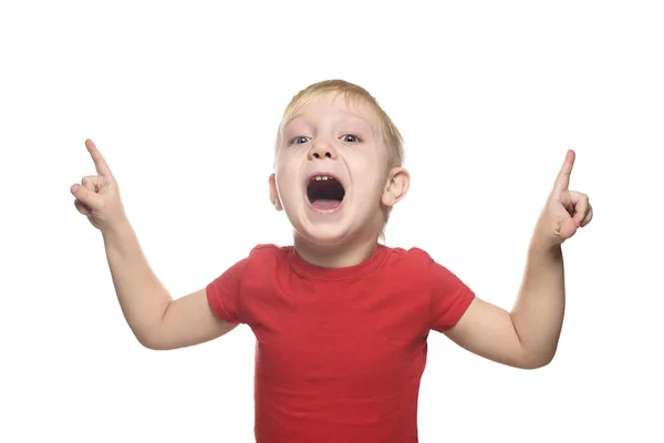 Sorpreso Bambino Biondo Rosso Shirt Stand Punti Con Dita Indice — Foto Stock