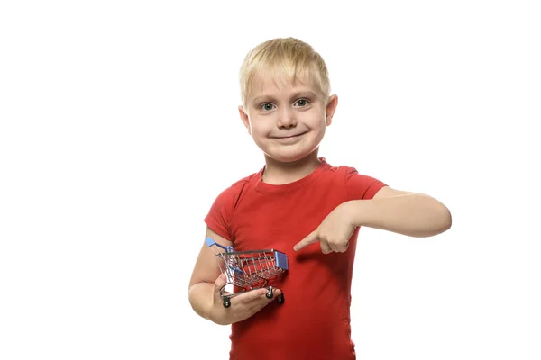 Conceito Compras Menino Sorrindo Loiro Uma Camiseta Vermelha Segurando Pequeno — Fotografia de Stock