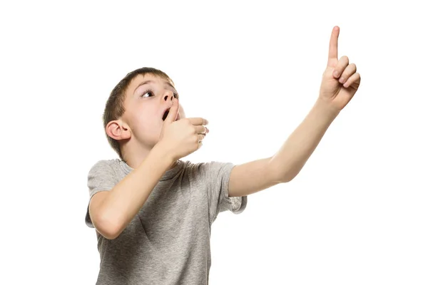 Surprised Fair Haired Boy Gray Shirt Stands Points Index Fingers — Stock Photo, Image