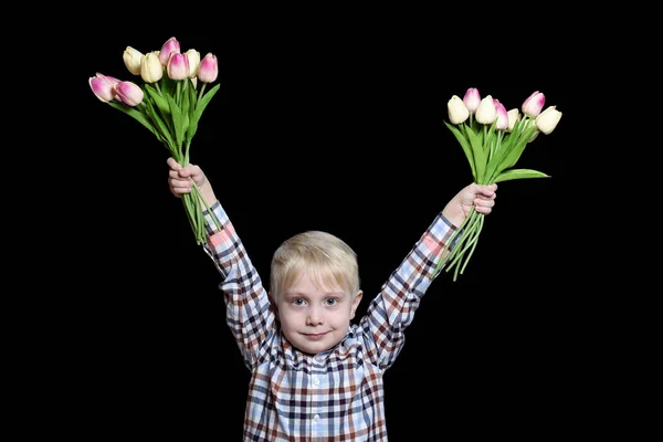 Niño Rubio Sosteniendo Dos Ramos Tulipanes Retrato Aislar Sobre Fondo — Foto de Stock