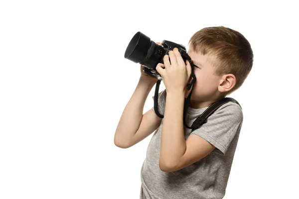 Chlapec Fotí Fotoaparátu Portrét Izolujte Bílém Pozadí Boční Pohled — Stock fotografie