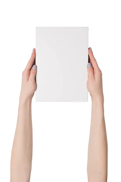 Białe prostokątne pudełko w kobiecych rękach. Widok z góry. Wyizolować — Zdjęcie stockowe