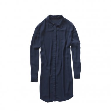 Mavi uzun gömlek. Yalıt. Beyaz arka plan. Modaya uygun konsept