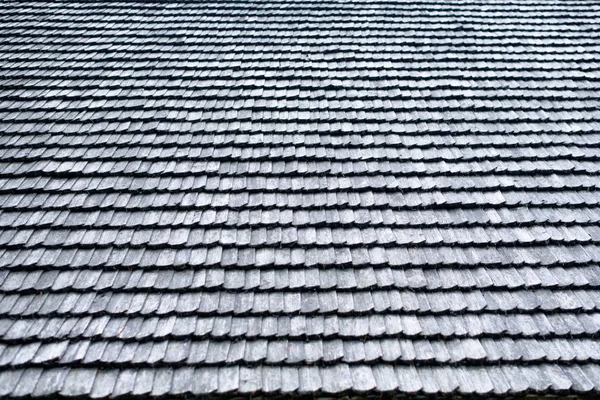 Old roof made of gray wooden planks. Backgrounds and textures — Stock Photo, Image