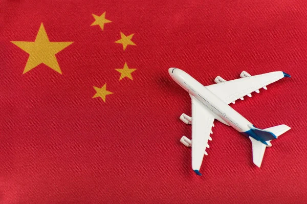 Flagge Chinas Und Modellflugzeug Wiederaufnahme Der Flüge Nach Quarantäne Öffnung — Stockfoto