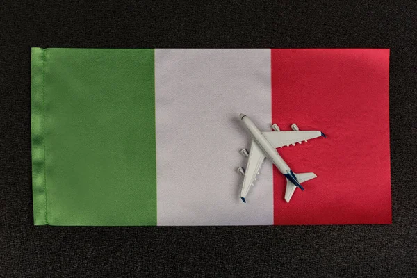 Zászló Olaszország Modell Repülőgép Karantén Után Folytatjuk Repülést Repülőjegyek Olaszországba — Stock Fotó