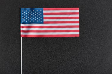 Siyah arka planda ABD bayrağı. Amerika Birleşik Devletleri Ulusal Bayrağı.