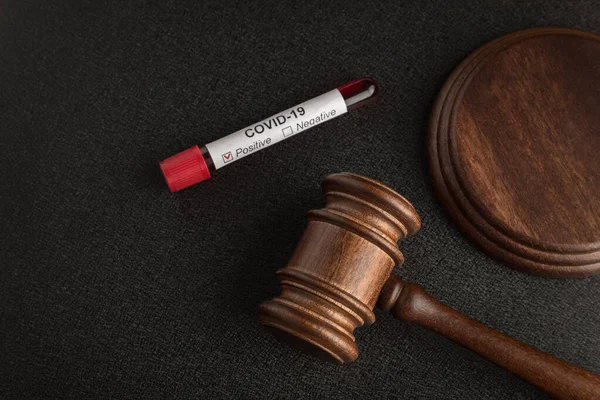 Yargıç tokmak ya da tokmak kanunu ve COVID 19 numunesinde enfekte kan örneği..