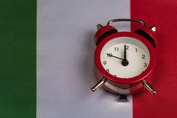 Itália Bandeira Relógio Despertador Vintage Fechar Hora Aprender Itália — Fotografia de Stock