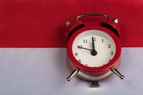 Bandera Polonia Despertador Vintage Primer Plano Tiempo Para Aprender Polaco — Foto de Stock
