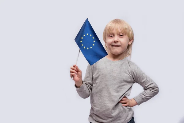 Niño Feliz Sosteniendo Bandera Unión Europea Viajar Con Niños Europa —  Fotos de Stock