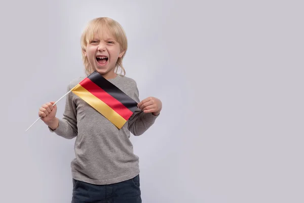 Chico Gracioso Sosteniendo Bandera Alemania Mano Viajar Alemania Con Niños —  Fotos de Stock