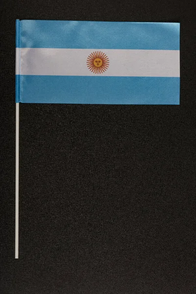 Επιτραπέζια Σημαία Της Αργεντινής Μαύρο Φόντο Μπλε Λευκή Σημαία Ήλιο — Φωτογραφία Αρχείου