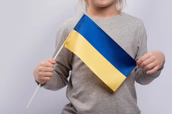 Copilul Deține Steagul Ucrainei Aproape Învățarea Ucraineană Pentru Copii Educație — Fotografie, imagine de stoc