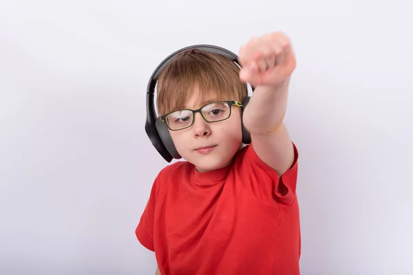 Retrato Niño Como Superman Cogido Mano Con Puño Alto Niño —  Fotos de Stock