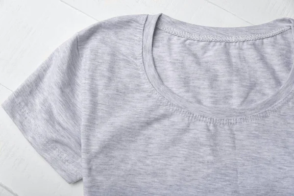 Parte Cinza Malha Shirt Unissex Fundo Branco Fechar — Fotografia de Stock