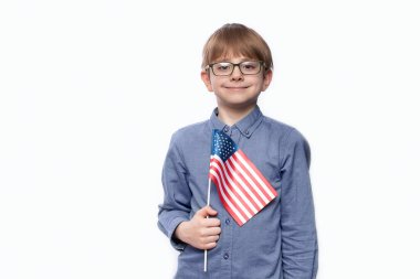 Amerika bayrağı taşıyan gençler. Amerika 'da eğitim. ABD 'de eğitim