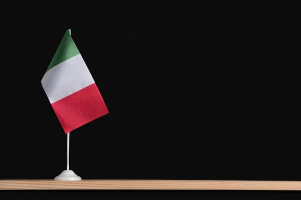 Bandeira Mesa Nacional Itália Fundo Preto Bandeira Tricolor Verde Branco — Fotografia de Stock