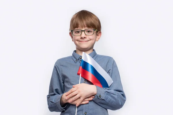 Portrait Garçon Avec Drapeau Russie Isolé Sur Fond Blanc Fête — Photo