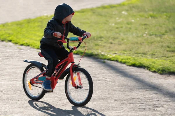 Boy Cyclisme Plein Air Enfant Apprend Faire Vélo — Photo