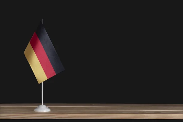 Tischfahne Von Deutschland Auf Schwarzem Hintergrund Trikolore Flagge Schwarz Rot — Stockfoto