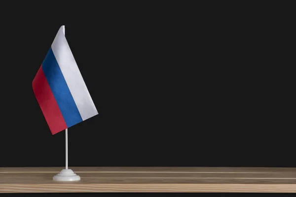 俄罗斯国旗的黑色背景 三色旗 白色蓝色红色 — 图库照片