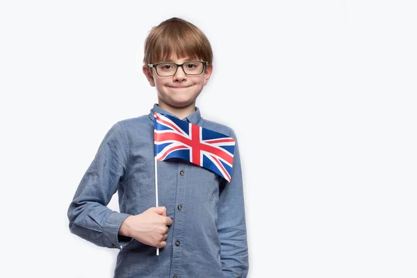 Edukacja Wielkiej Brytanii Trening Wielkiej Brytanii Chłopiec Flagą Dłoni Odizolowany — Zdjęcie stockowe