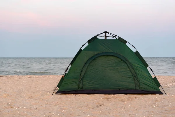 Green Tourist Tent Sandy Beach Camping Sea — Stock Photo, Image