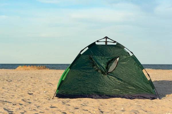 Acampar Tenda Costa Arenosa Férias Mar Com Tenda — Fotografia de Stock