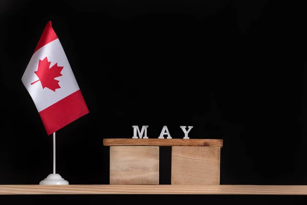 Calendario Madera Mayo Con Bandera Canadiense Sobre Fondo Negro Vacaciones — Foto de Stock