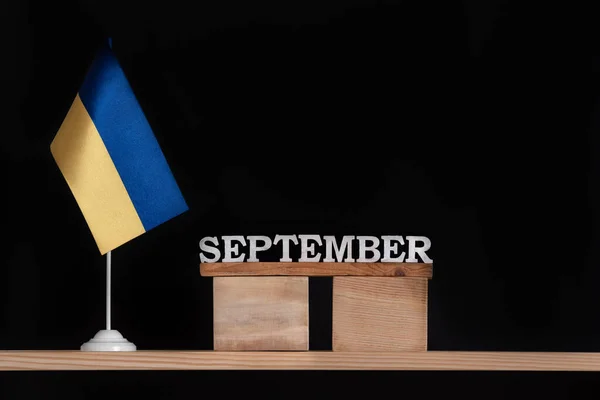Calendario Madera Septiembre Con Bandera Ucraniana Sobre Fondo Negro Fechas —  Fotos de Stock