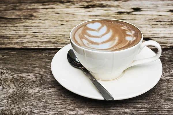 Vintage Gorącej Kawy Kubek Ładne Latte Art Dekoracje Stary Stół — Zdjęcie stockowe