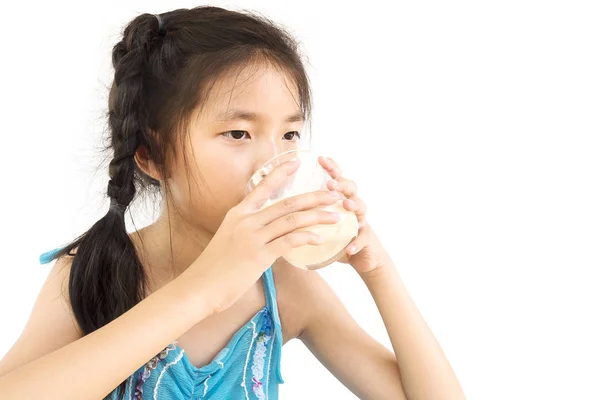 Aziatisch Meisje Glas Melk Drinken Witte Achtergrond — Stockfoto