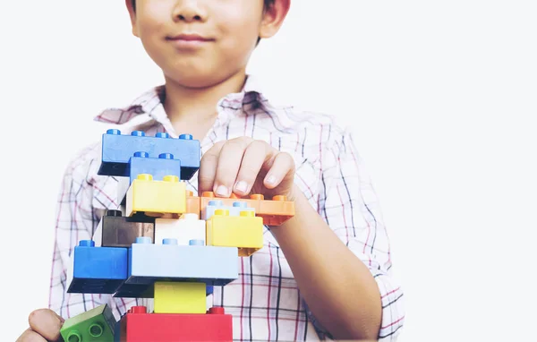 Asiático Chico Jugando Con Piezas Plástico Creativo Bloques Construcción — Foto de Stock