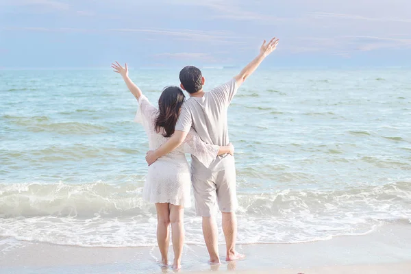 Asiatische Paar Auf Strand — Stockfoto
