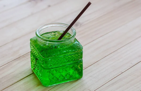 Soda Verde Fría Vaso Grande Sobre Fondo Madera — Foto de Stock