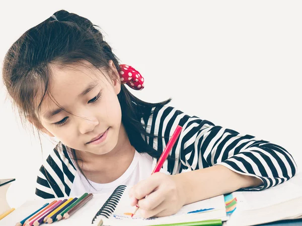 Foto Stile Vintage Una Ragazza Felicemente Colorare Libro — Foto Stock