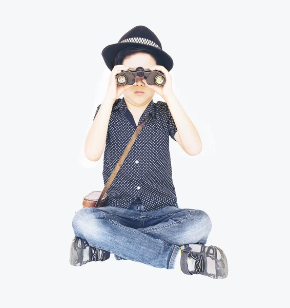 歳のアジア旅行少年のビンテージ写真が座っていると 双眼鏡を使用して — ストック写真