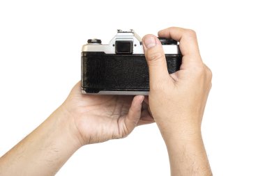 Film kamera almaya hazır fotoğraf beyaz arka plan üzerinde tutan adam
