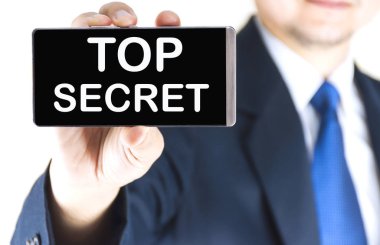 Cep telefonu ekran bulanık genç işadamı en iyi gizli kelime el Beyaz arka plan üzerinde iş kavramı