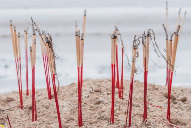 Yakılmış tütsü sopa Tay tapınak yakından yumuşak odak