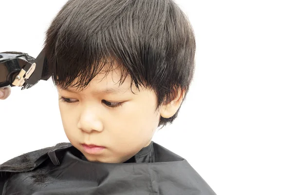 Хлопчик Обрізає Волосся Комодом Ізольовано Білому Тлі — стокове фото