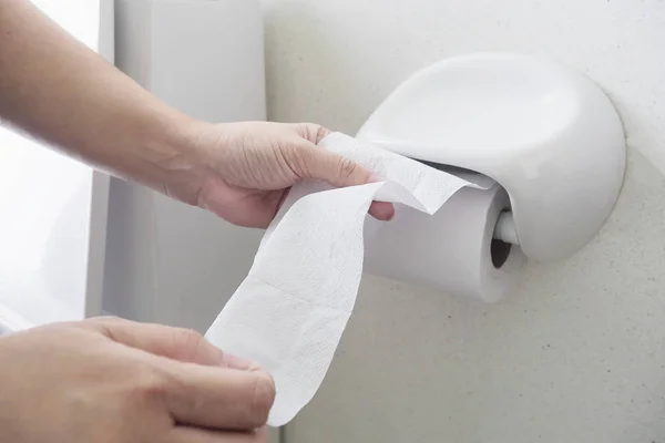 Lady Pulling Tissue Toilet — Stock Photo, Image